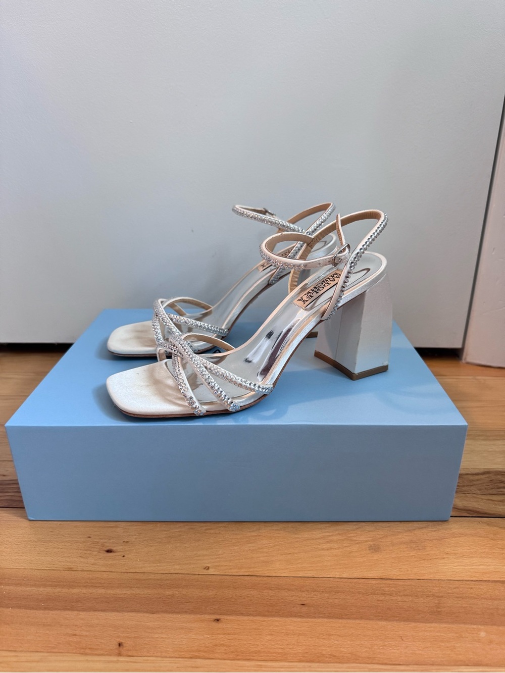 Badgley Mischka Brixley satin heel with rhinestones - Picture 2 of 10